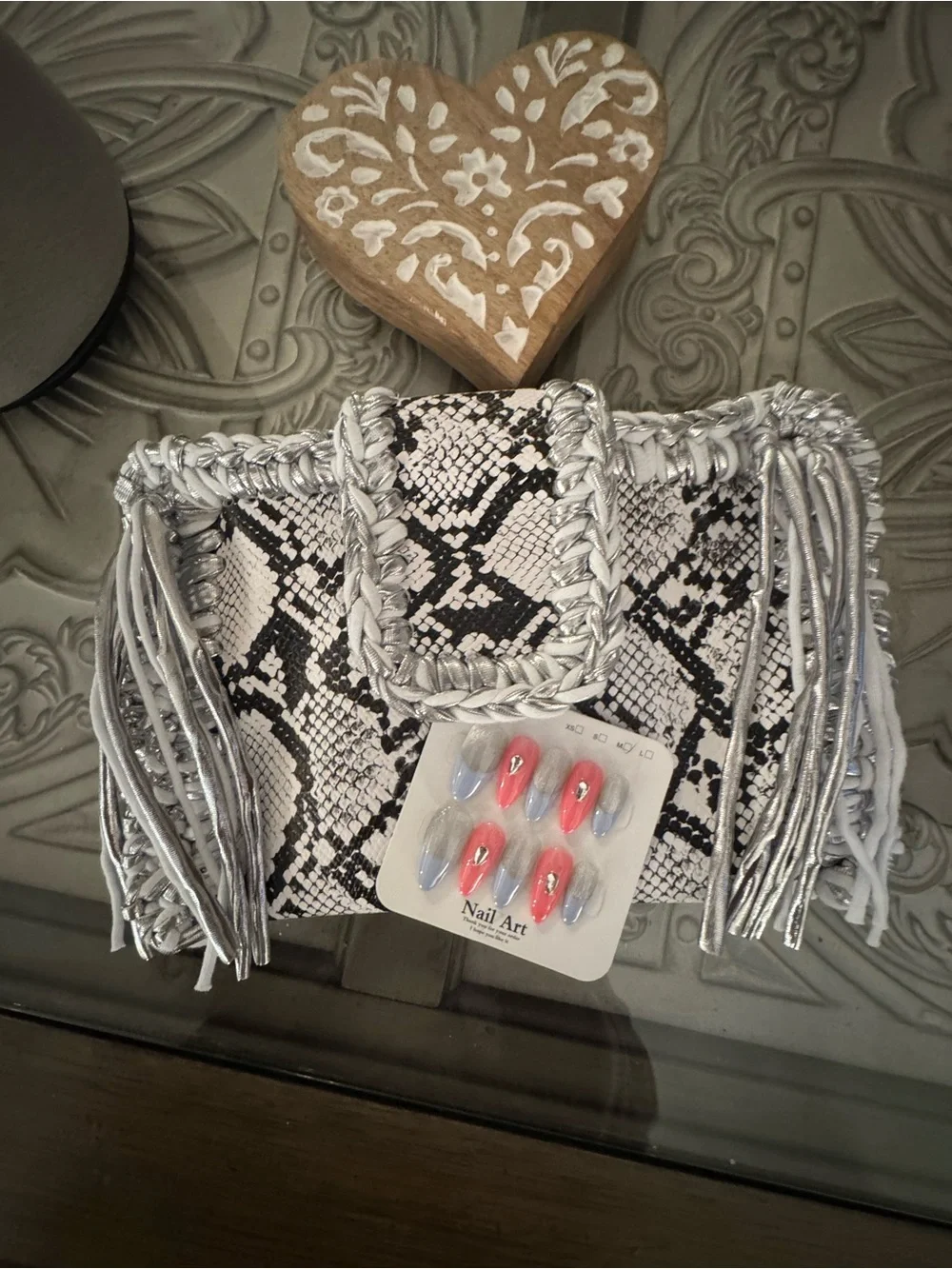 Bonita Bolso Snake-Print Fringe clutch bag in Black & white made by Yvonne
